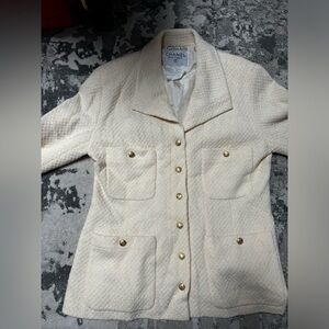 AUTHENTIC VINTAGE CHANEL JACKET  buttons aren’t the original kind from chanel